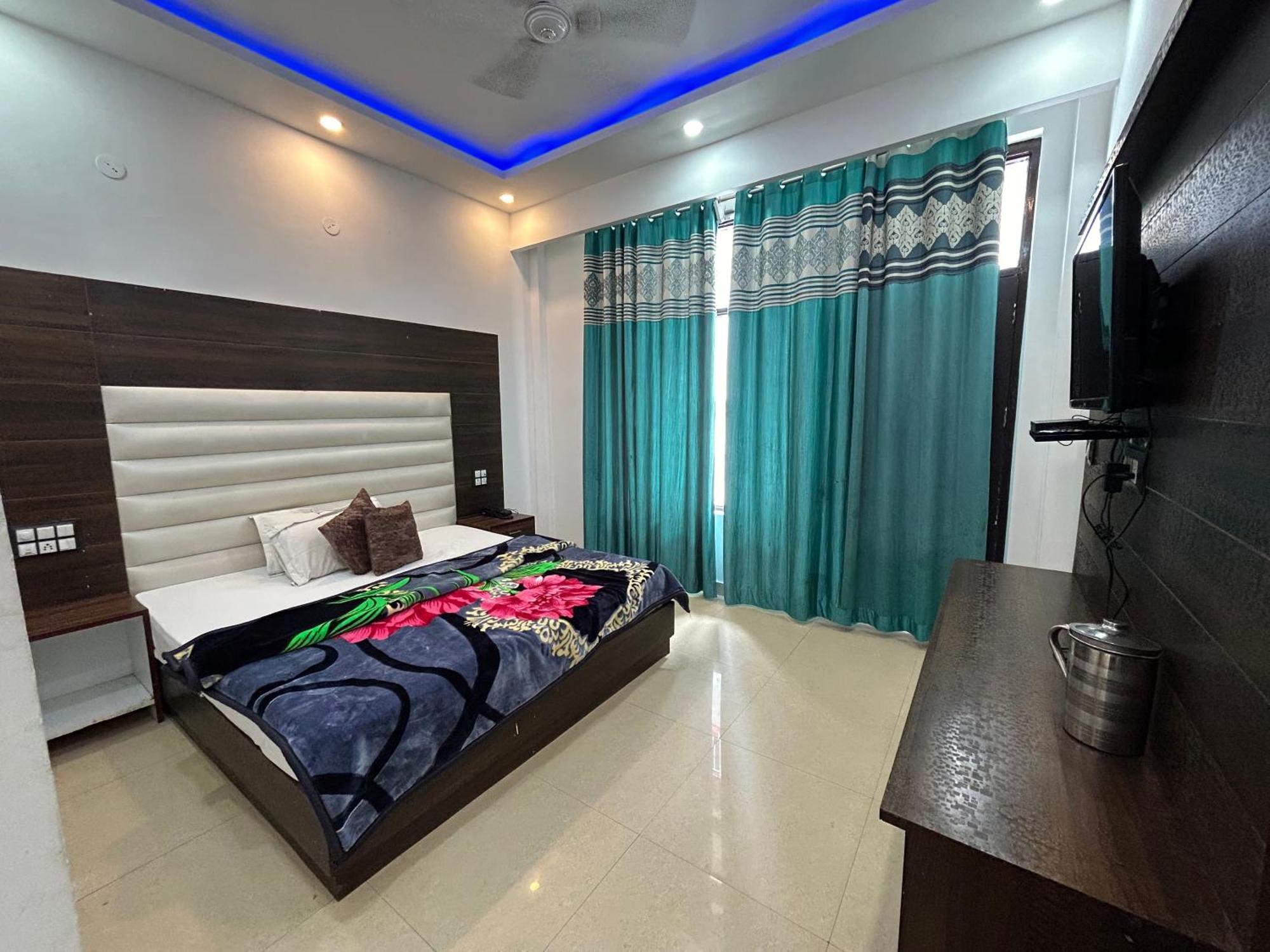 Rahul Hotel & Restaurant Массури Экстерьер фото