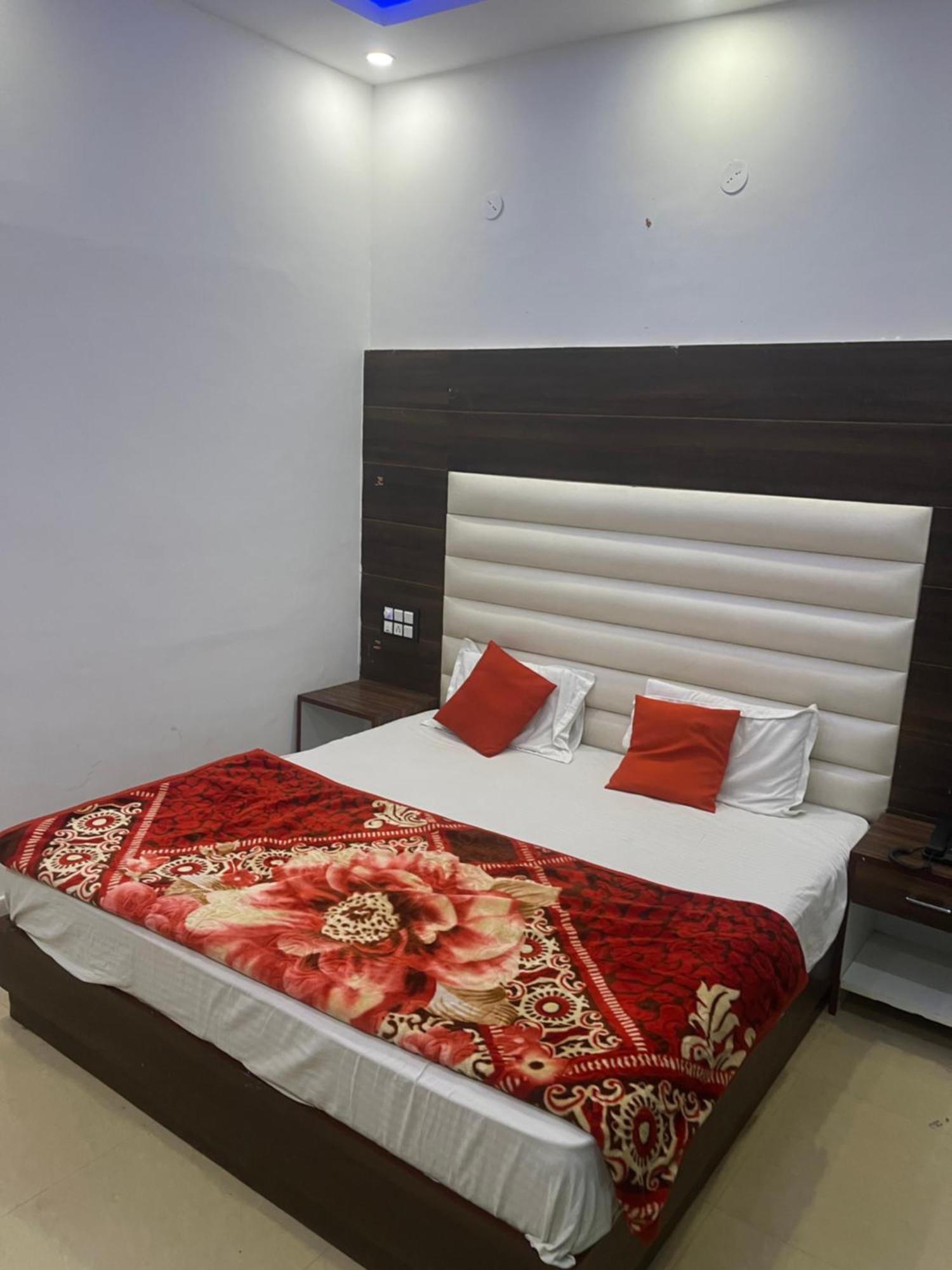Rahul Hotel & Restaurant Массури Экстерьер фото