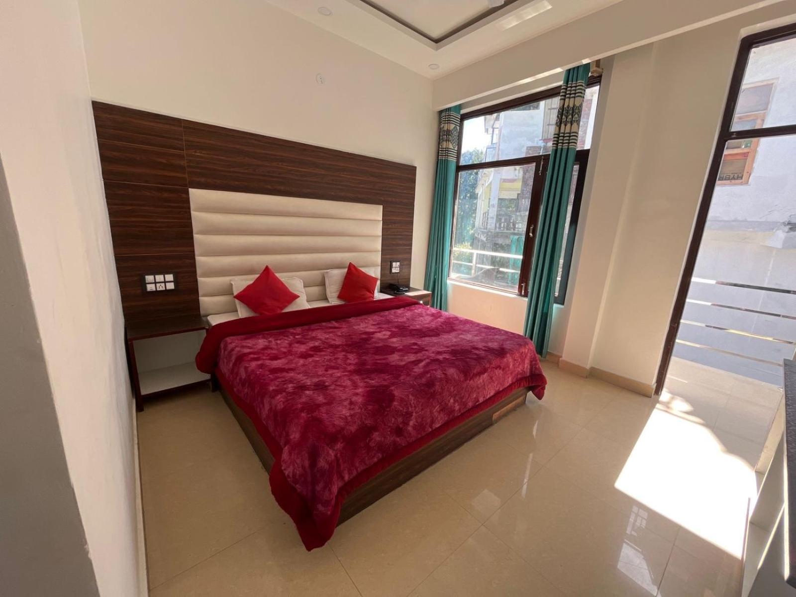 Rahul Hotel & Restaurant Массури Экстерьер фото