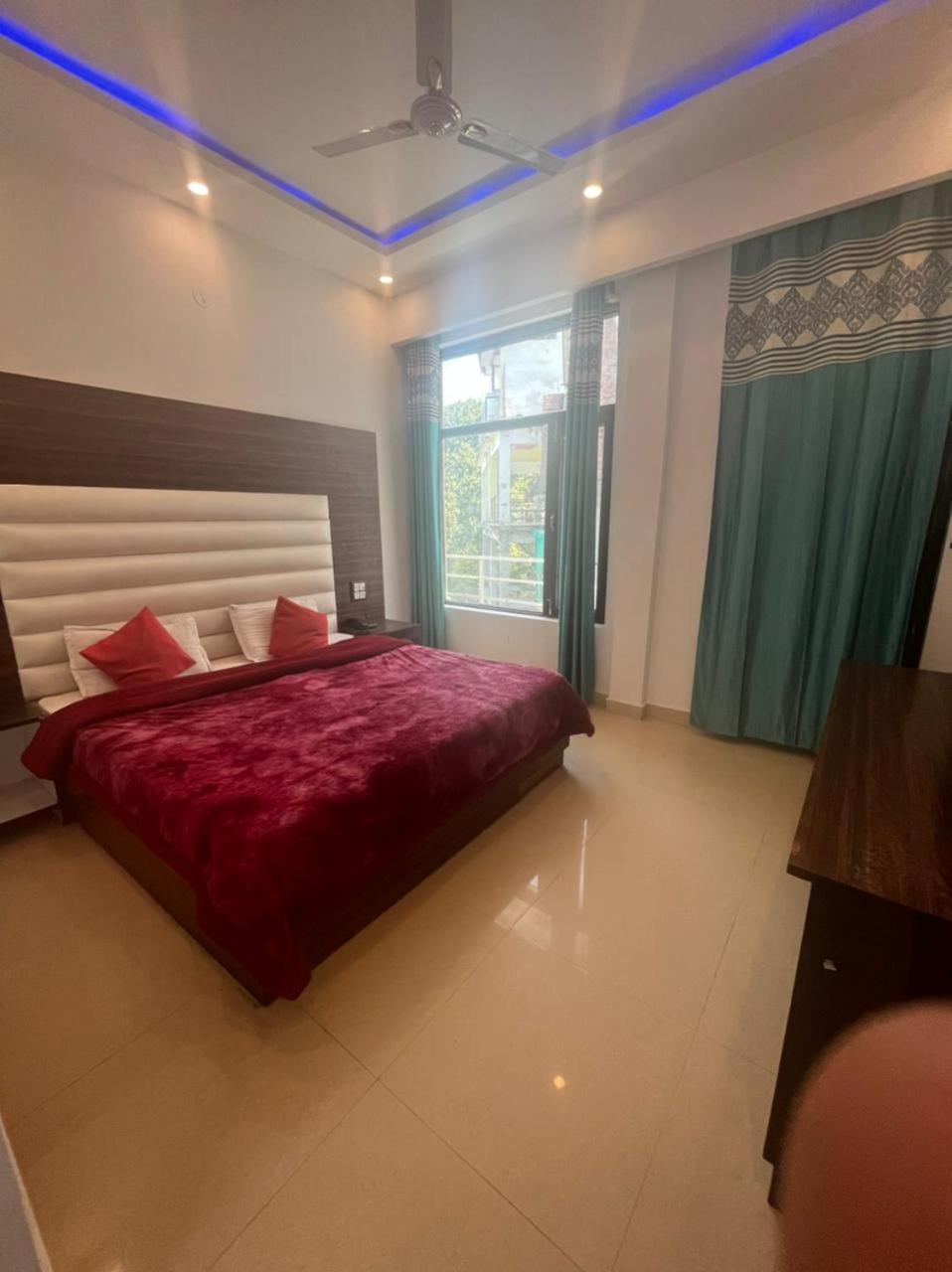 Rahul Hotel & Restaurant Массури Экстерьер фото