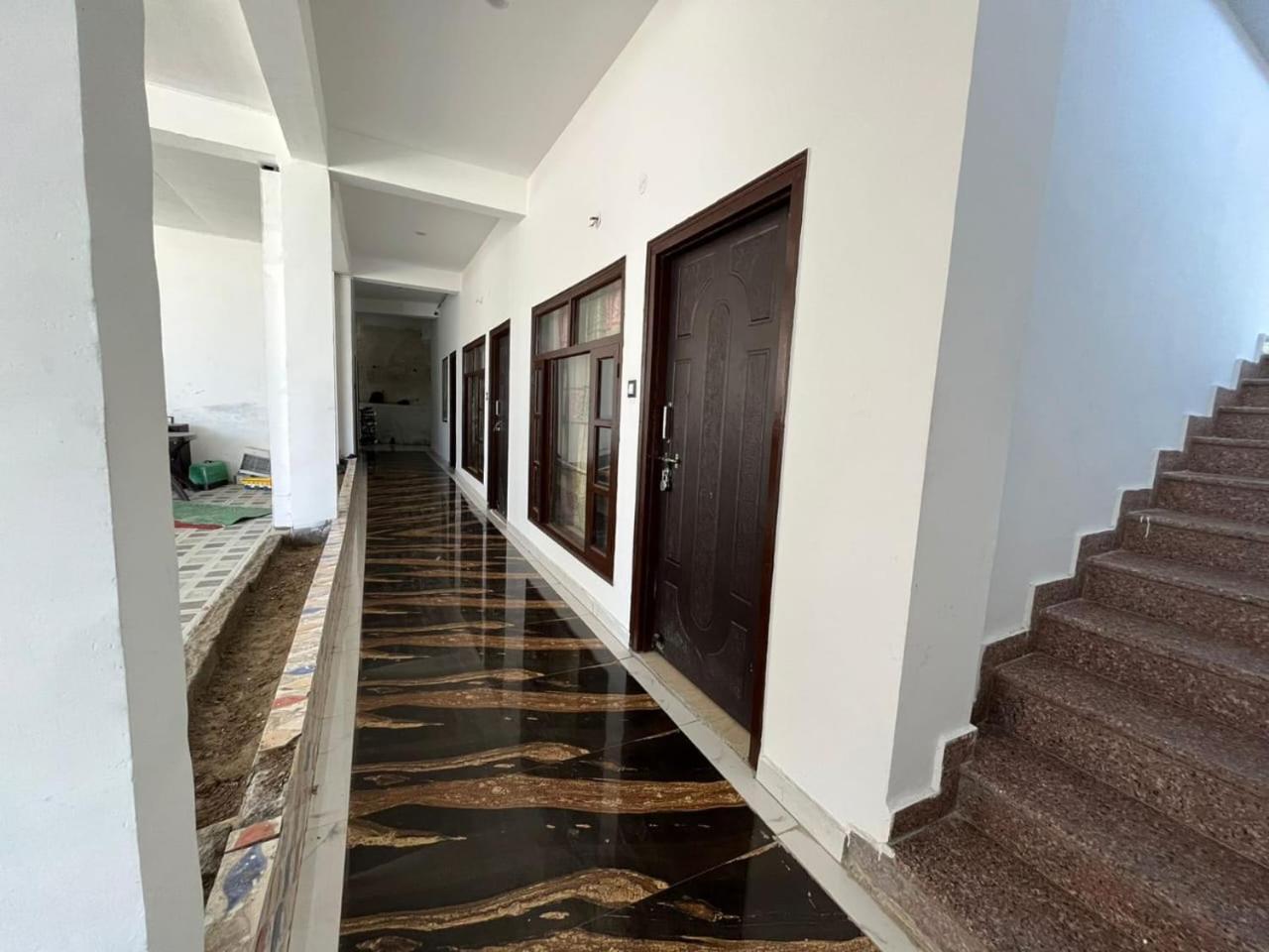 Rahul Hotel & Restaurant Массури Экстерьер фото
